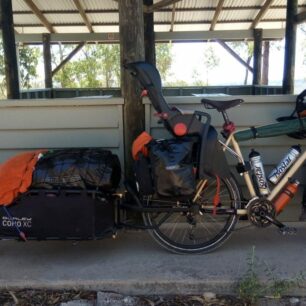 Nákladní vozík za kolo Burley Coho XC využili při svých rodinných cestách Monika a Jirka Vackovi.