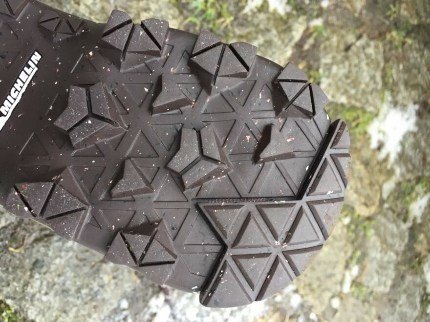 Detail vzorku podrážky na patě boty GARMONT CHRONO GTX