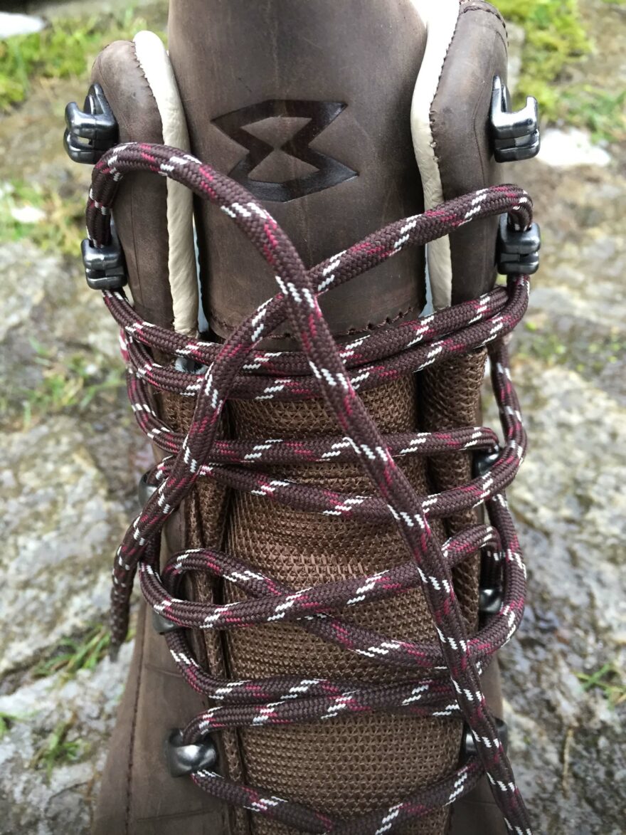 Jazyk nijak netlačí a bota GARMONT CHRONO GTX lze snadno zatáhnout takřka od špičky