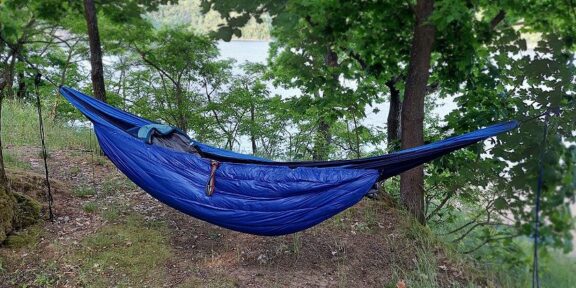 RECENZE: YATE NESTO – PÉŘOVÉ HNÍZDO