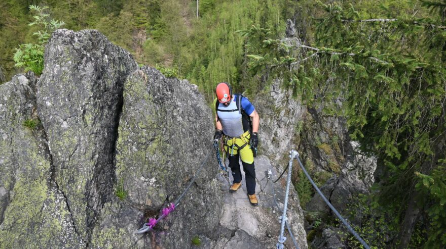 Kalhoty CRAZY PANT ACCELERATION LIGHT MAN skvěle sedí a neomezují nijak v pohybu