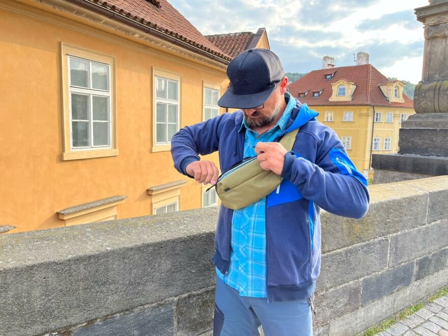 Ledvinky se dnes nosí spíše přes rameno - Thule Aion