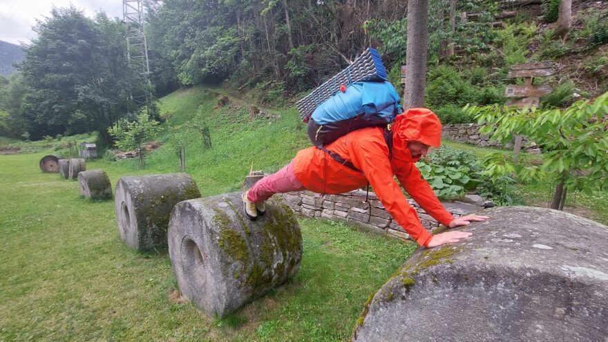 Intenzivní testování v Krkonoších - dámská nepromokavá bunda NORTHFINDER JANEEH