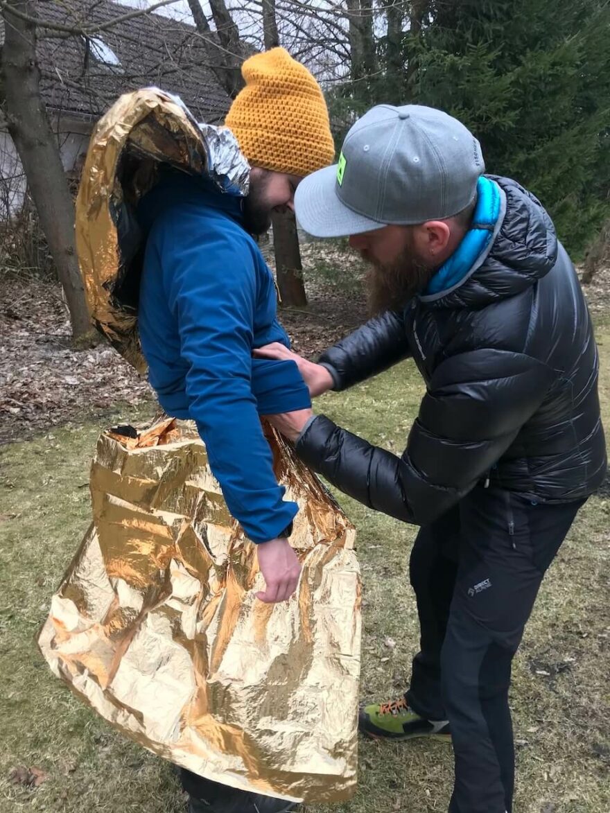 Různé barvy izotermické fólie můžete využít pro signalizaci záchranné skupině.