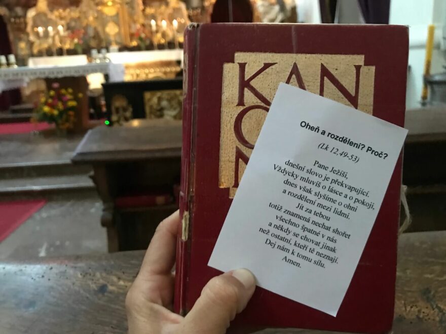 Na dálkových trecích vás mohou potkat nečekané situace, jako například spaní na faře