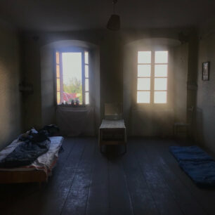 Na dálkových trecích vás mohou potkat nečekané situace, jako například spaní na faře