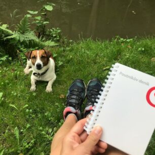 Poutní cesta spojující dva významné kopce Blaník a Říp. Červené srdce je symbol, kterým je část této dálkové trasy značená