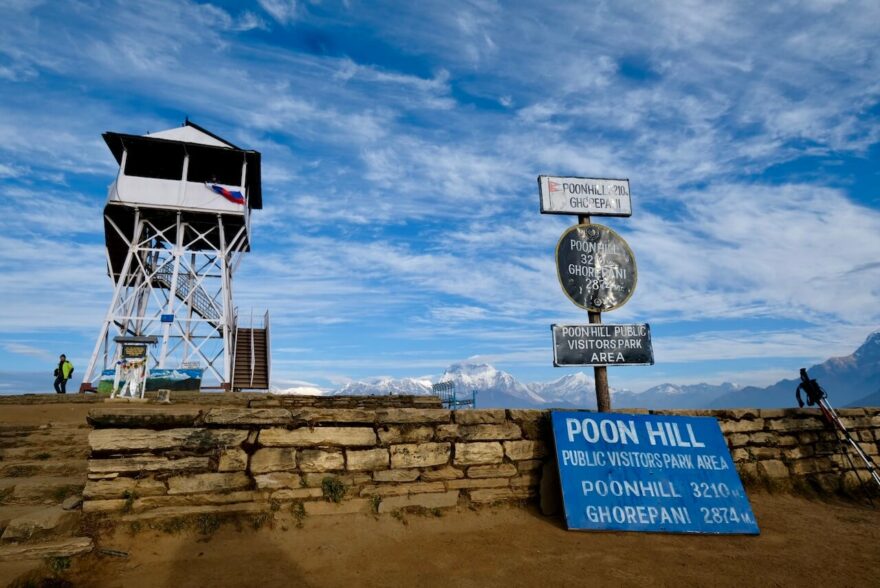 Poon Hill trek neboli Annapurna panorama trail je z jmenovaných treků nejjednoduší. Nabízí množství kulturních vjemů a zemědělské krajiny, navíc budete denně procházet vesničkami, kde to skutečně žije