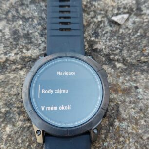 Navigovat lze kromě TRAS, AKTIVIT i na POI nebo body ve vašem okolí - GARMIN EPIX PRO