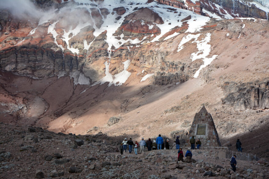 Kamenná pyramida pod Chimborazem je památníkem nezávislosti Ekvádoru
