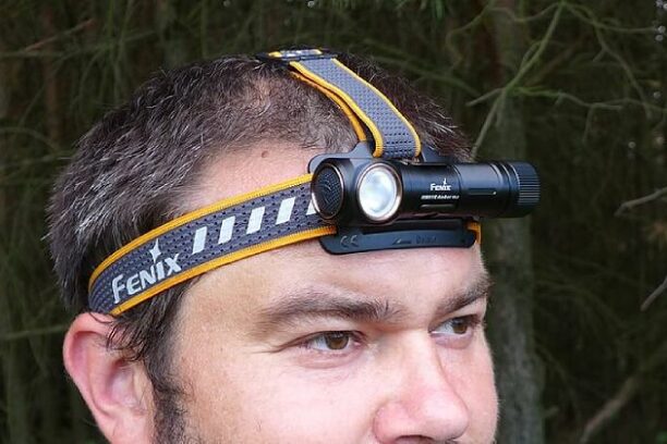 RECENZE: Nabíjecí čelovka FENIX HM61R AMBER V2.0 – a pak, že to nejde vylepšit