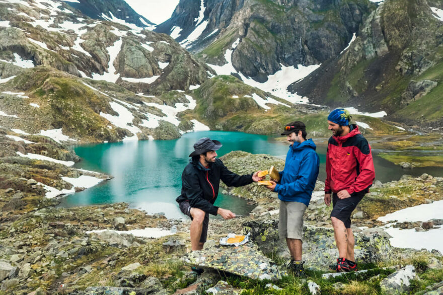 Jezero Ibon Azul dostupné z lázní Panticosa. Údolí Tena, Pyreneje, Aragonie, Španělsko.