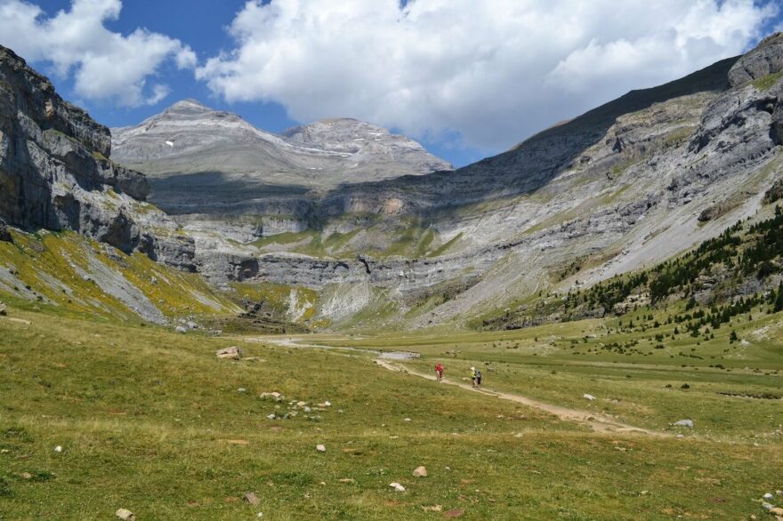Impozantní kaňon Ordesa. Národní park Valle de Ordesa y Monte Perdido, Španělsko.