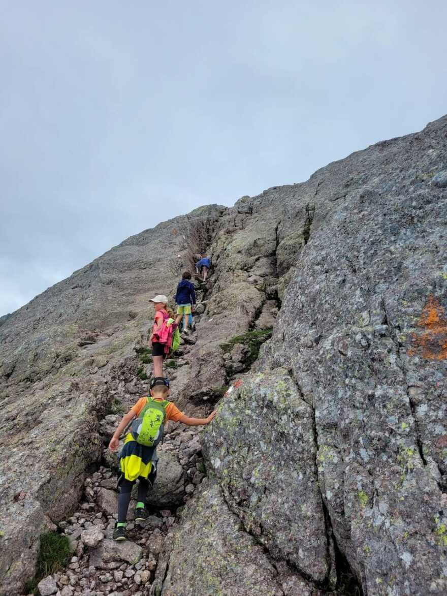 Mírně exponované úseky na treku v Orobijských Alpách, Itálie