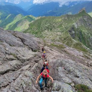 Mírně exponované úseky na treku v Orobijských Alpách, Itálie
