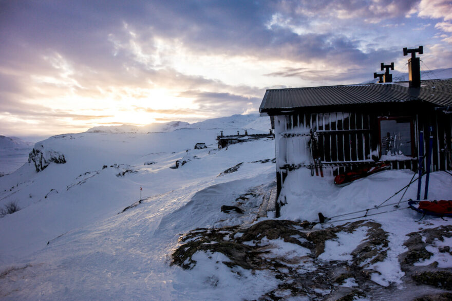 Zimní přechod Kungsleden vede drsnou skandinávskou přírodou a jednou z posledních divočin Evropy.