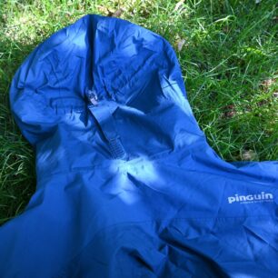 Kapuce a reflexní prvek na pravé lopatce - PINGUIN PARKER