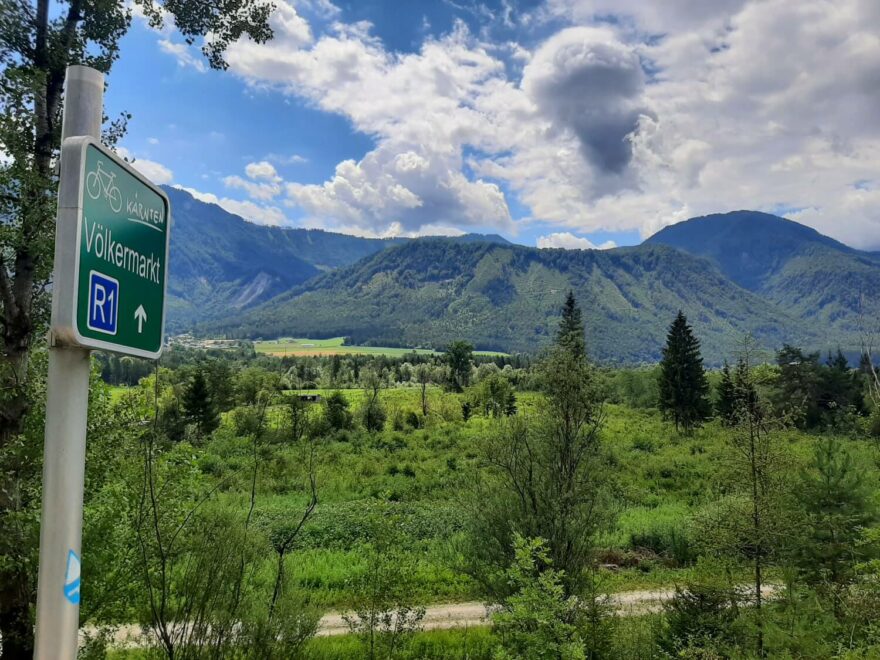 Drávská cyklostezka (Drauradweg) údolím Rosental, Korutany, Rakousko, Alpy