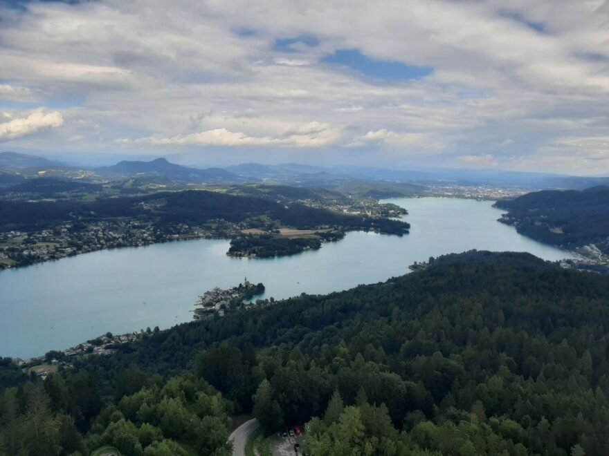 Výhledy z Pyramidenkogel nad Wörthersee, Korutany, Rakousko, Alpy