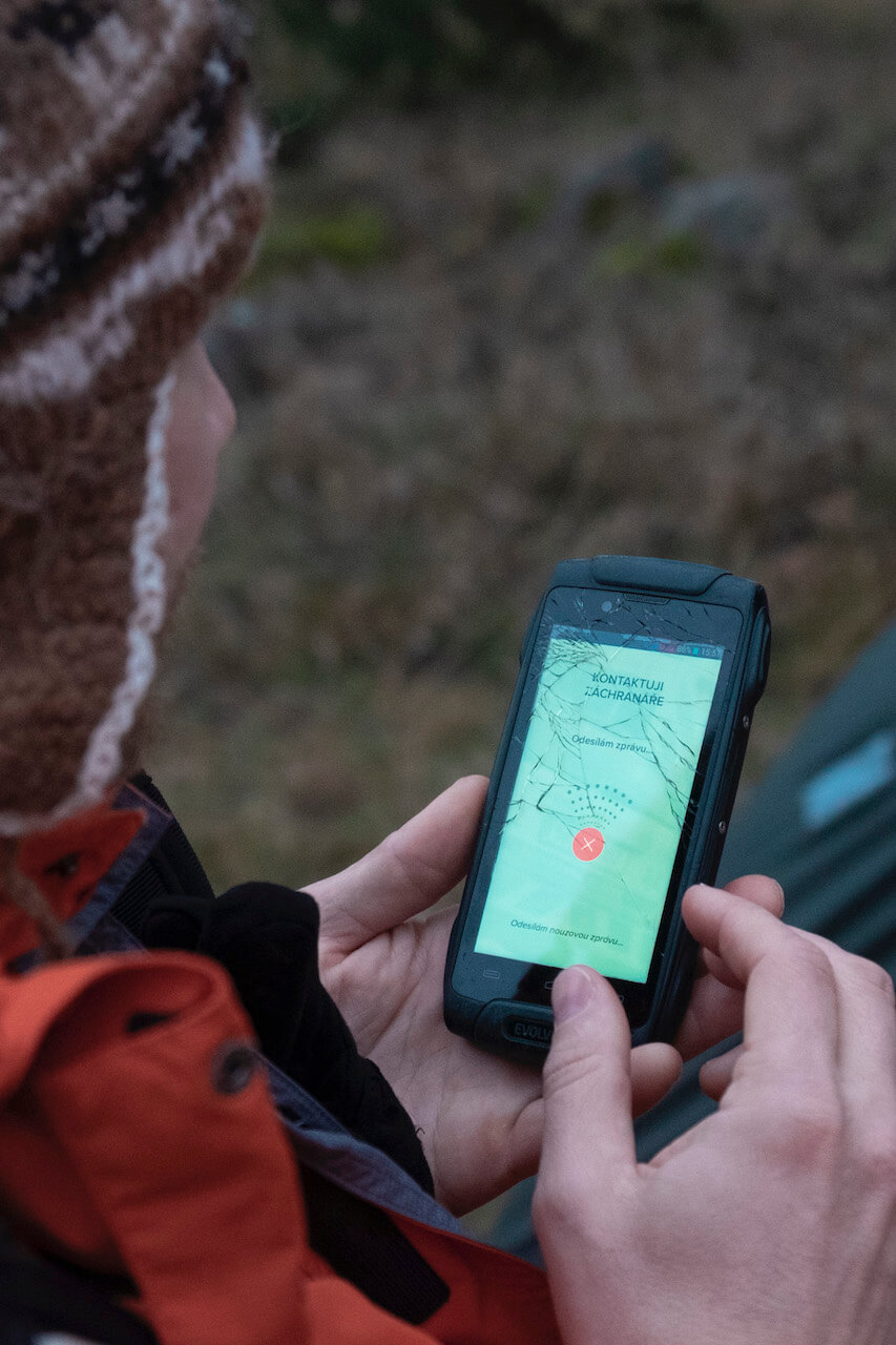 Aplikace Záchranka odešle data na dispečink zdravotnické záchranné služby a zároveň vytočí linku záchranné služby. 
