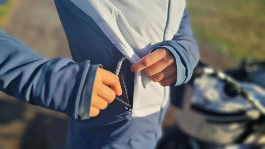 Dámská turistická hybridní fleecová mikina MH 920 boční kapsa.