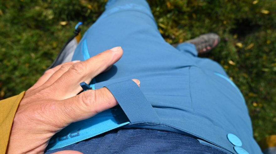 Do kalhot je díky širokým poutkům možno přidat opasek - PROGRESS SPORTSWEAR GENIUS