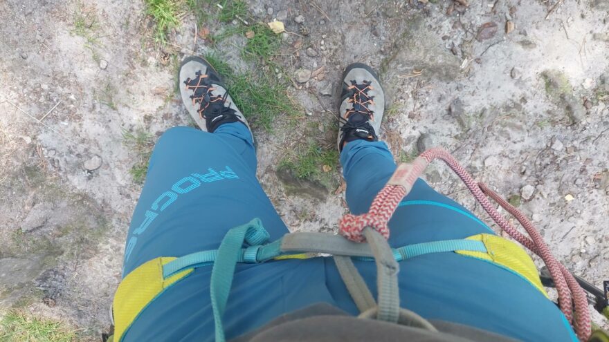 Kalhoty PROGRESS SPORTSWEAR GENIUS skvěle sedí a jsou dokonale elastické