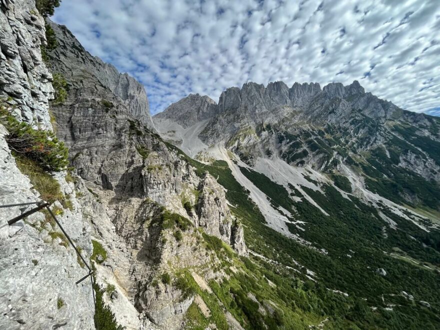 Zajištěná cesta Klamml Klettersteig se nachází v atraktivní oblasti malého, ale divokého pohoří Wilden Kaiser v Rakousku