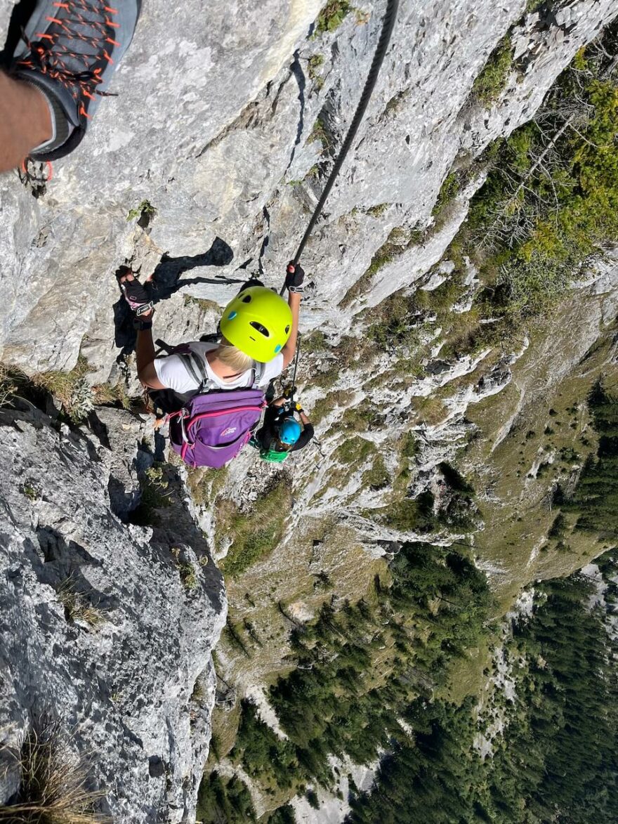 Krásná dlouhá ferrata Kaiser Franc Josef Klettersteig poblíž jezera Leopoldsteiner See stoupá po svazích hory Rossloch