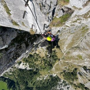 Krásná dlouhá ferrata Kaiser Franc Josef Klettersteig poblíž jezera Leopoldsteiner See stoupá po svazích hory Rossloch