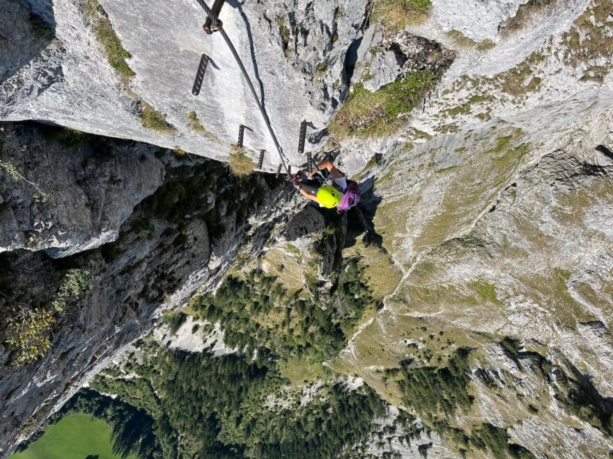 Krásná dlouhá ferrata Kaiser Franc Josef Klettersteig poblíž jezera Leopoldsteiner See stoupá po svazích hory Rossloch