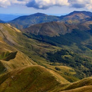 Apeniny jsou horské pásmo procházející napříč celou Itálií tvořící tak jakousi páteř země