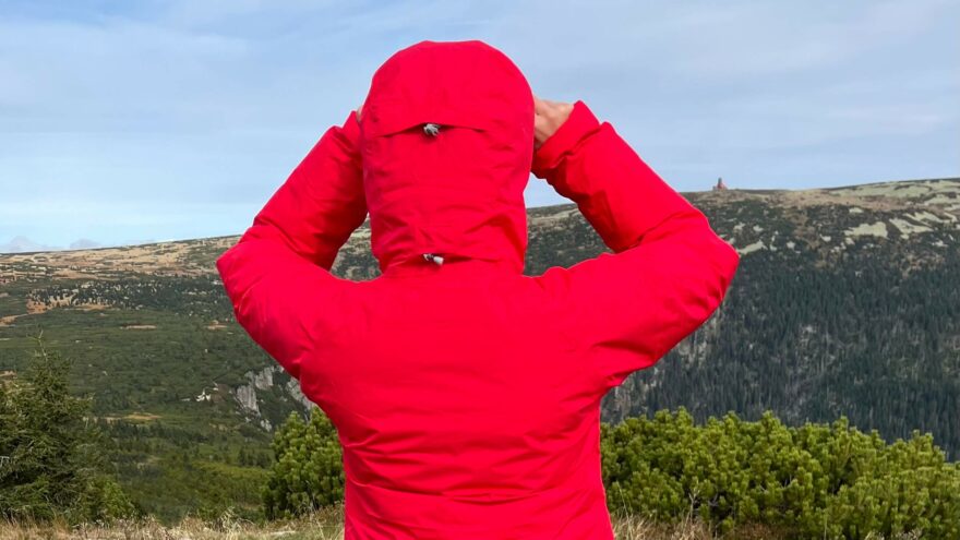 Zadní stahování u bundy Sir Joseph Trivor Lady.