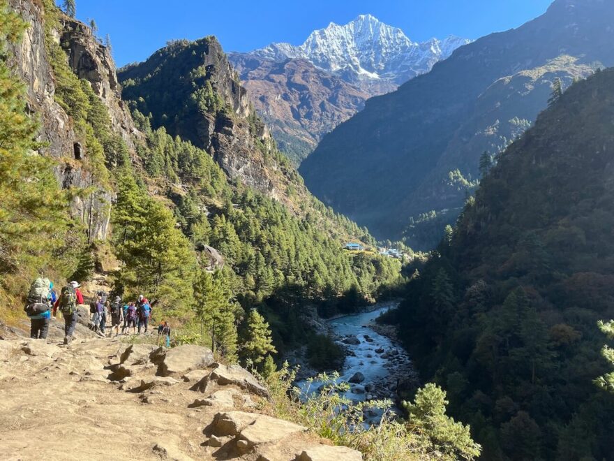 Z Namche Bazaru jdeme skrze NP Sagarmatha podél toku řeky Dudh Koshí, trek do Everest Base Campu
