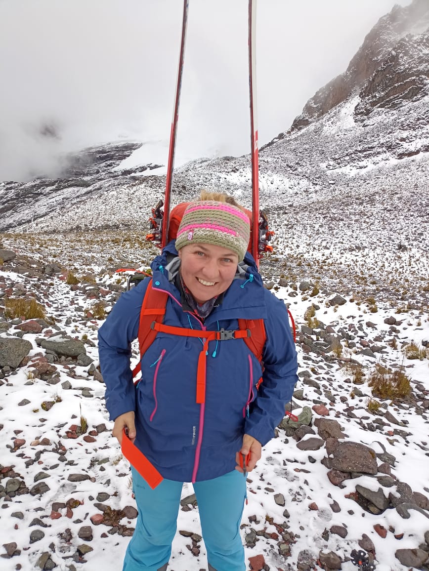 Snadné zapínání a nastavování bederáku je i v bundě NORTHFINDER DRACIA samozřejmost