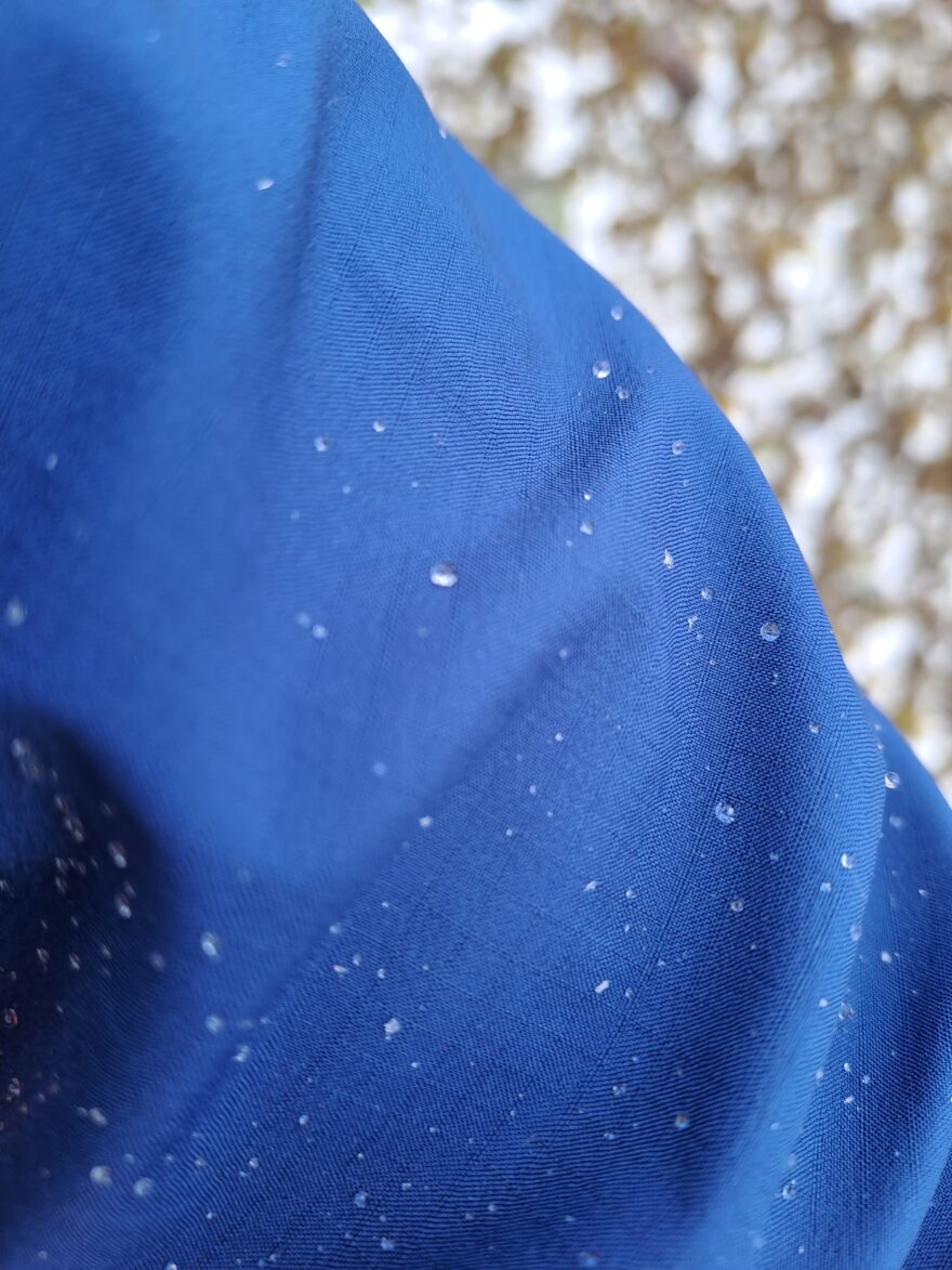 Ukázka odpudivosti bundy NORTHFINDER DRACIA