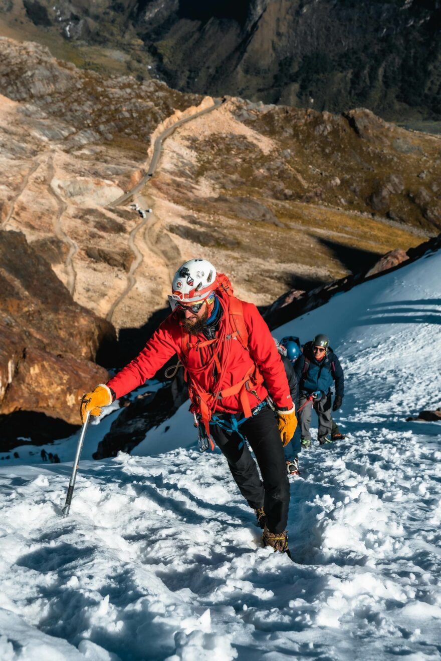 Guide na vrcholu Nevado Mateo v kalhotách NORTHFINDER ANAKIN