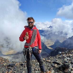 Radost na vrcholu Pequeno Alapamayo a pohodový výstup v kalhotách MONTURA VERTIGO
