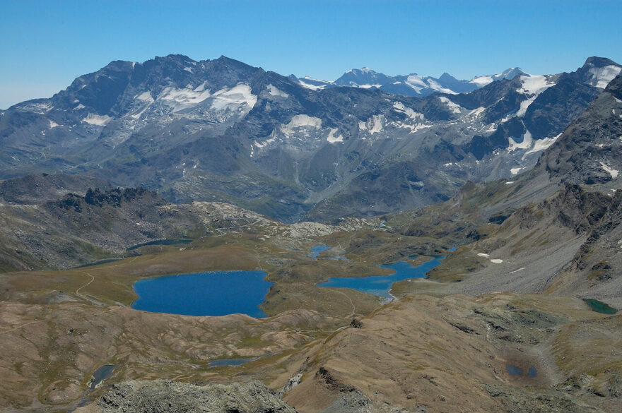 Trek Gran Paradiso vás zavede do zelených svěžích údolí s modrými hladinami jezer