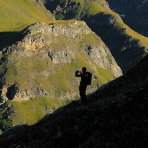 Trek Gran Paradiso to jsou zelená údolí, skalnatá krajina, množství potoků a sněhových polí