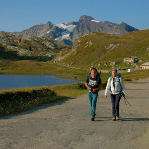 Trek Gran Paradiso vás zavede do zelených svěžích údolí s modrými hladinami jezer