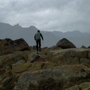 Trek Gran Paradiso to jsou zelená údolí, skalnatá krajina, množství potoků a sněhových polí