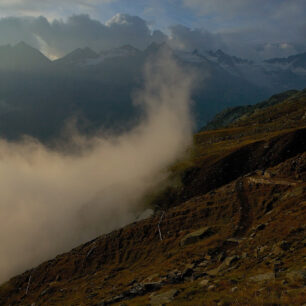 Trek Gran Paradiso to jsou zelená údolí, skalnatá krajina, množství potoků a sněhových polí