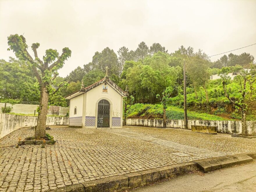 Putování Portugalskem od severu k jihu po dálkových trasách Svatojakubská cesta (Camino de Santiago) a Rota Vincentina