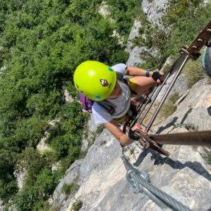 Ferrata dell Amicizia obsahuje velké množství vzdušných žebříků