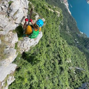 Ferrata dell Amicizia obsahuje velké množství vzdušných žebříků