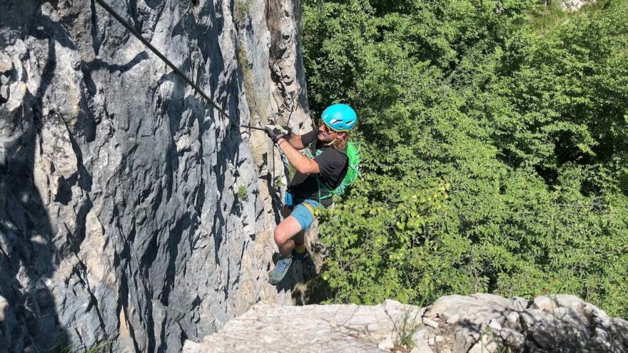 Ferrata Caspai se vypíná v provincii Brescia nad obcí Lodrino.