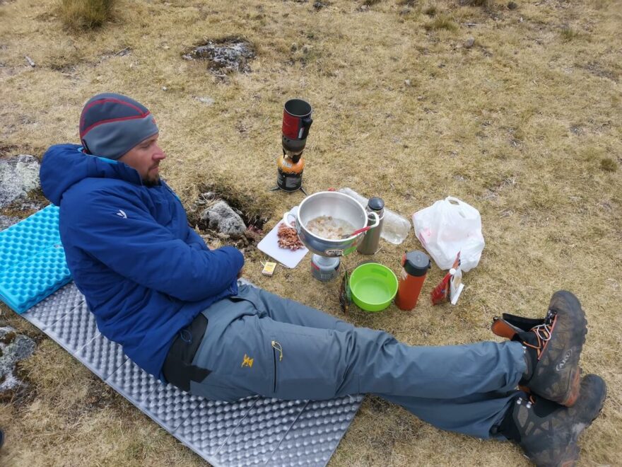 Varenie dobrôt v BC, Line under the Sky