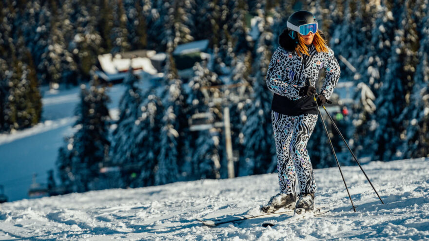 I na svahu můžete vypadat stylově! Lyžařská bunda Northfinder Vivian poskytne ochranu před nepřízní počasí a nadchne výrazným trendy potiskem.