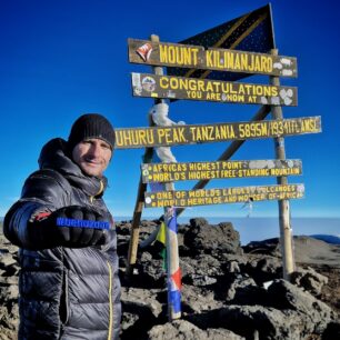 Nejvyšší bod Afriky - vrchol Uhuru na sopce Kilimandžáro v Tanzánii